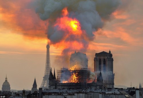 Q The Agony of Notre Dame April 16 2019
